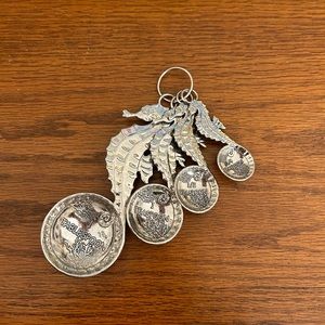 silver seahorse measuring spoon set